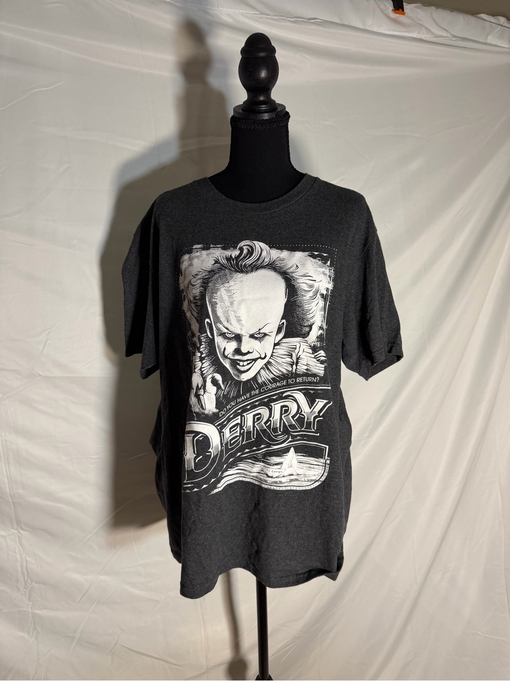 Men's Black Short-Sleeve Graphic Tee with Pennywise 'Derry' Design